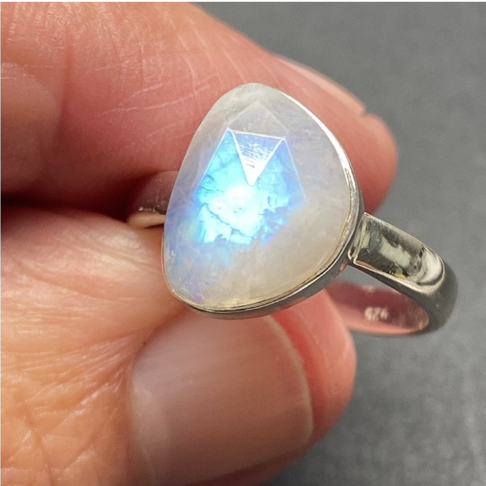 ✨Sterling Silver Rainbow Moonstone Ring✨